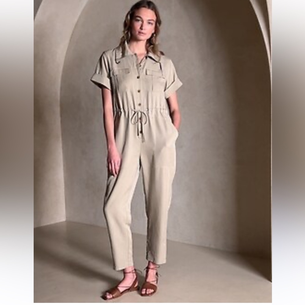 Banana Republic utility front button beige Women's Tan Jumpsuit size small